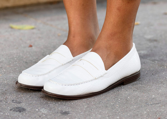 How to Clean White Leather Shoes